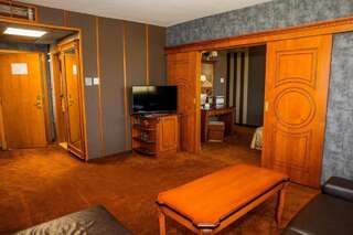 Отель Spa Hotel Ezeretz Blagoevgrad Благоевград Люкс с 1 спальней-5